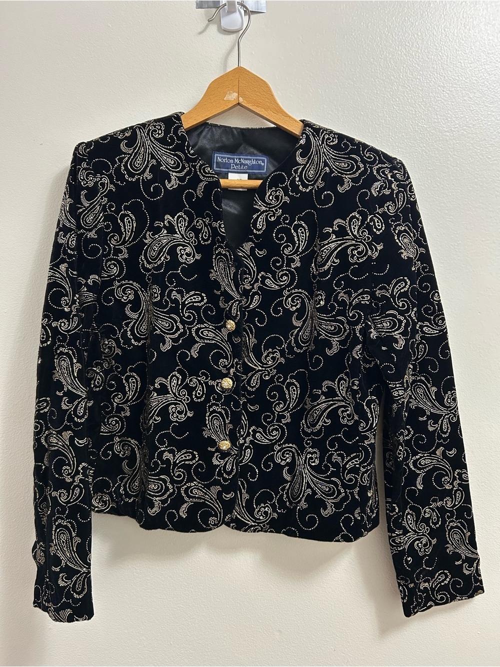 Elegant Norton McNaughton Black Velvet Paisley Blazer with Gold -size 6P